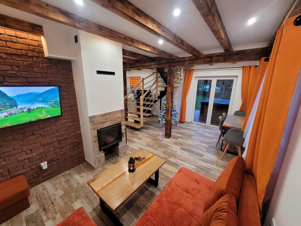 Urocza Kryjowka Ze Spa Lesko Extérieur photo