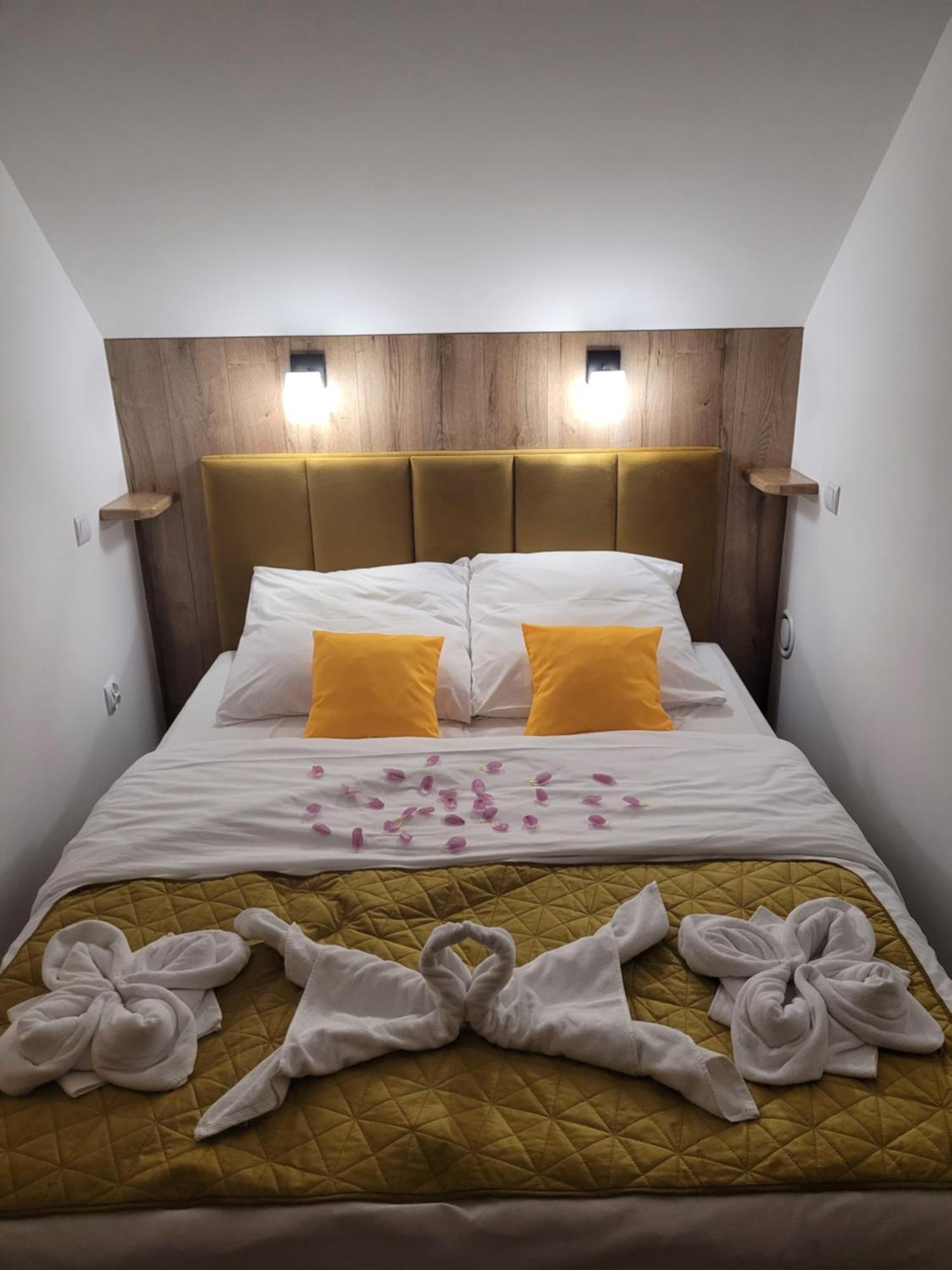 Urocza Kryjowka Ze Spa Lesko Extérieur photo